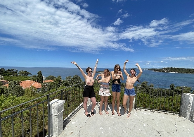 052423_4girl_naked_sunbathing_and_swimming_on_island_vacation_with_sammy_adriana_miss_pussycat_rebeka_ruby