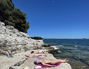 052423_4girl_naked_sunbathing_and_swimming_on_island_vacation_with_sammy_adriana_miss_pussycat_rebeka_ruby