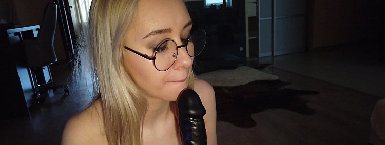 102820_gorgeous_teen_blonde_instagram_model_kelly_ann_dildo_stretch_challenge